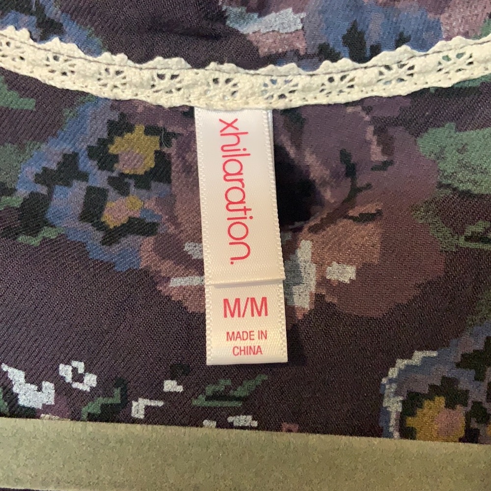 Floral button up - Picture 2 of 3